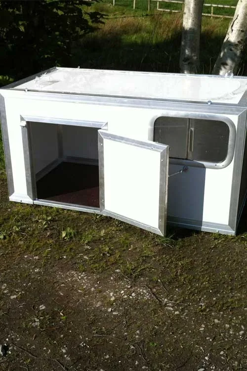 Large Plastic Thermal Dog Cabin