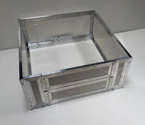 Easy Clean Plastic Insulated Whelping Box - Image 1