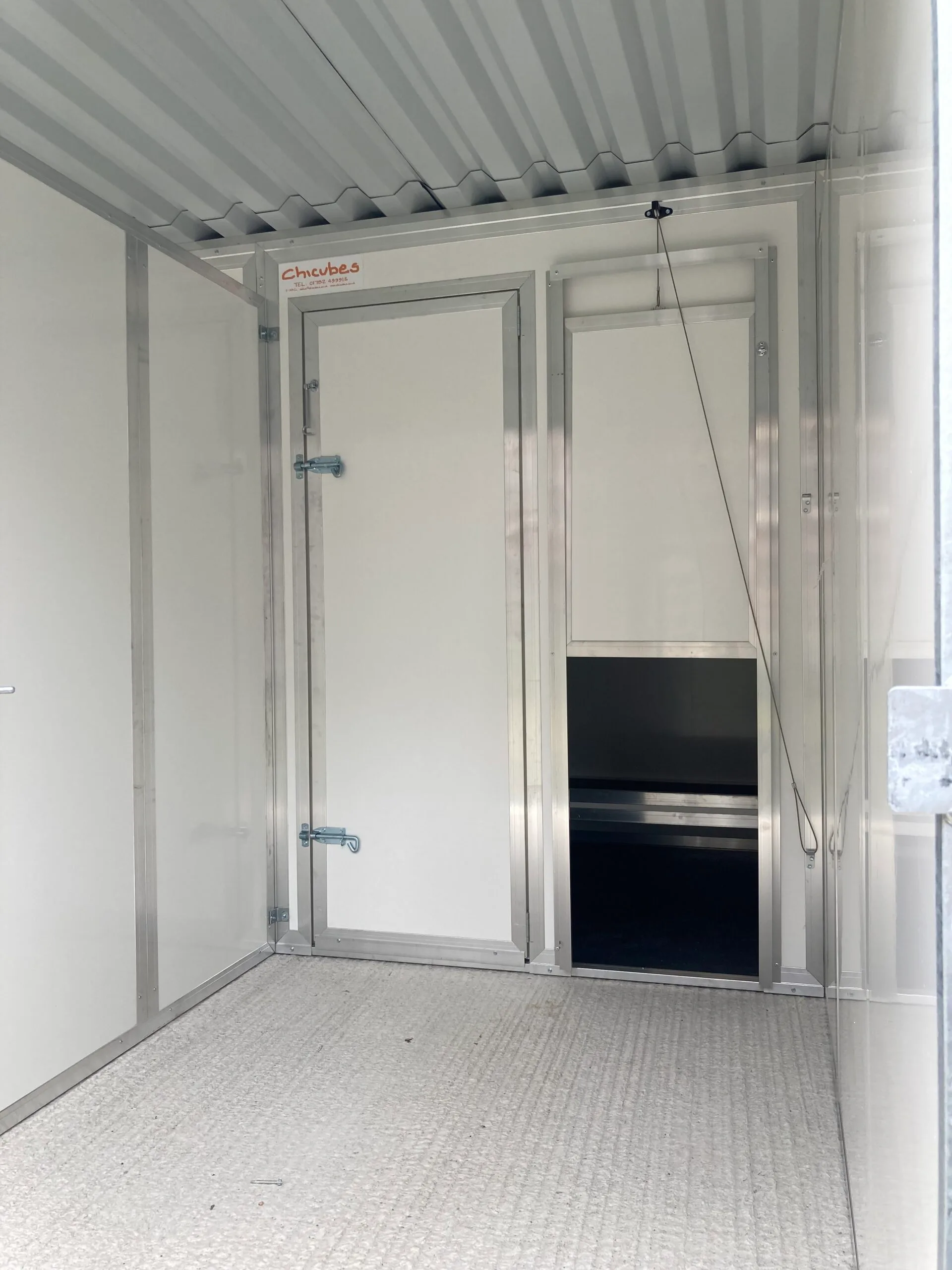 Quadruple Insulated Walk In Kennel Block with Mesh and Solid Runs - Image 5