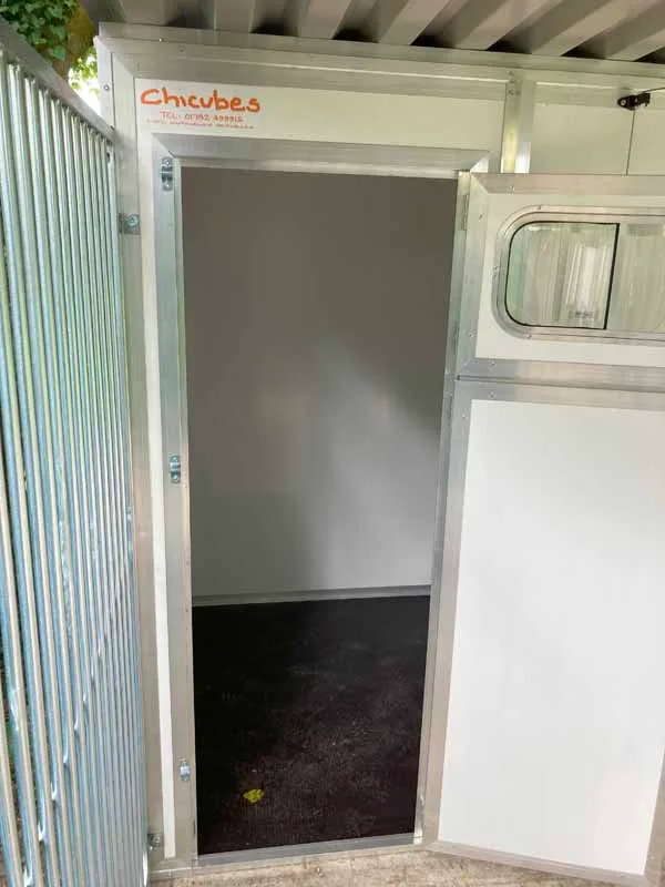 Large Double Block of Plastic Thermal Walk in Dog Kennels - Image 6